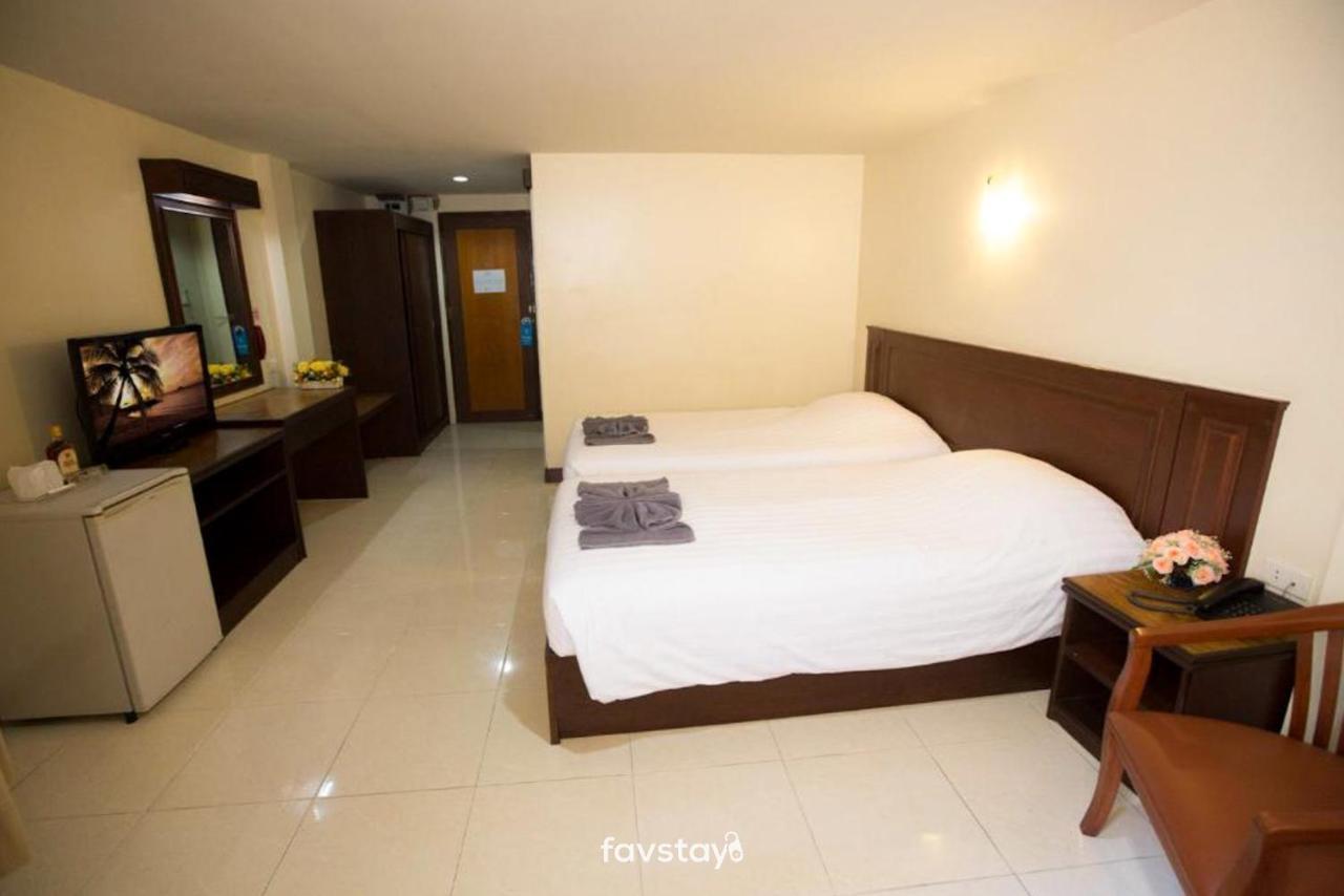 Twin Palms Suites And Residence Pattaya Ngoại thất bức ảnh