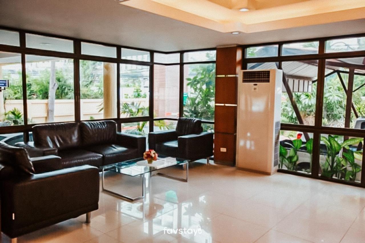Twin Palms Suites And Residence Pattaya Ngoại thất bức ảnh