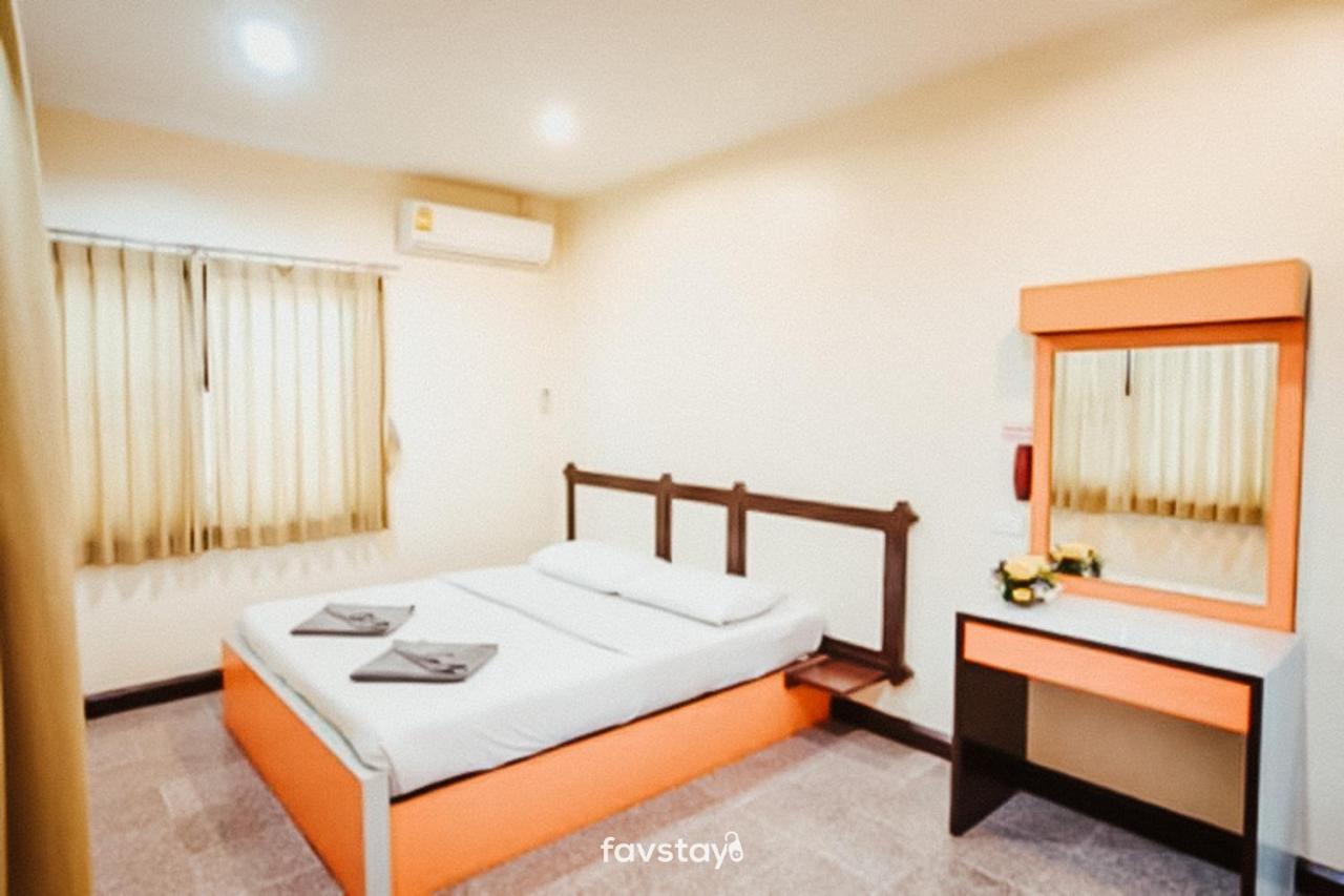 Twin Palms Suites And Residence Pattaya Ngoại thất bức ảnh