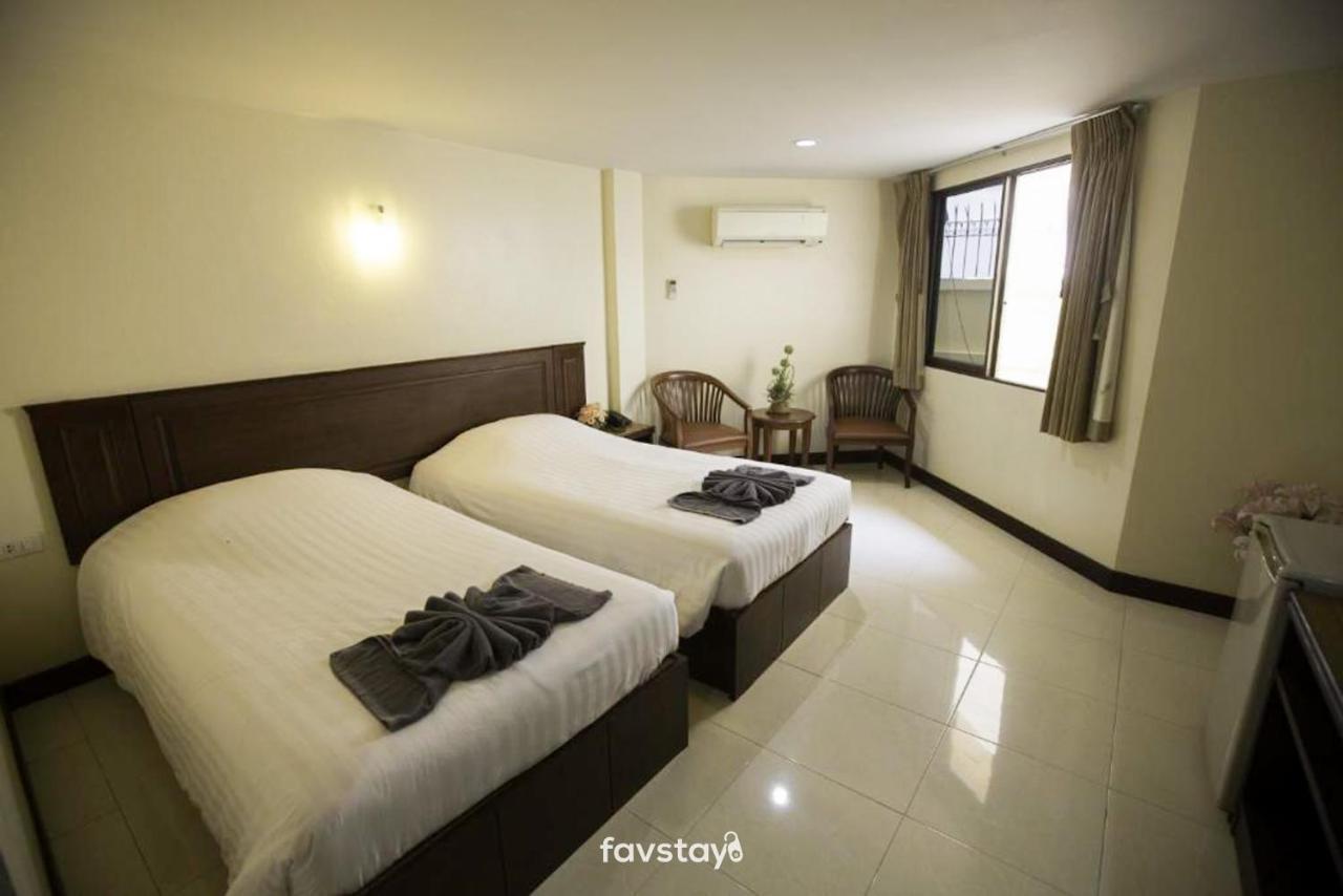 Twin Palms Suites And Residence Pattaya Ngoại thất bức ảnh