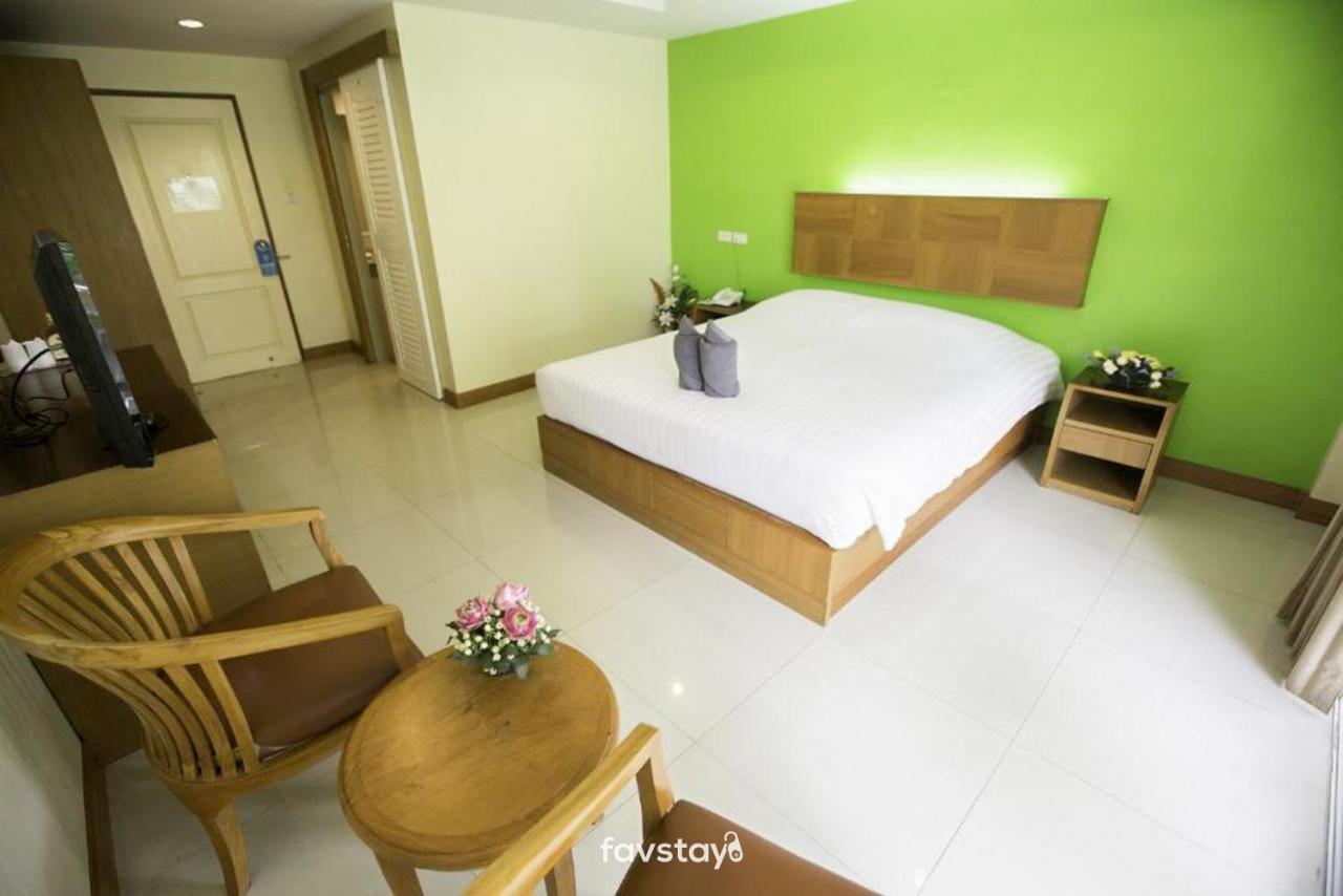 Twin Palms Suites And Residence Pattaya Ngoại thất bức ảnh